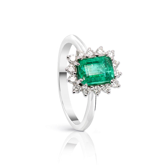 Anello ottogonale con smeraldo naturale e contorno di diamanti una griffe