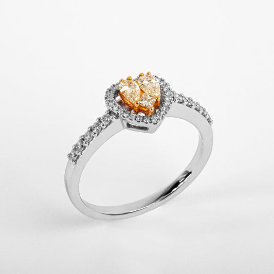 Anello cuore in oro bianco e giallo 750/°°° con diamanti fancy taglio goccia, rotondo e carrè